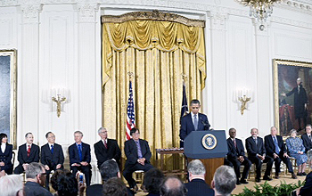 Panorama photo of the President and the National Medal awardees
